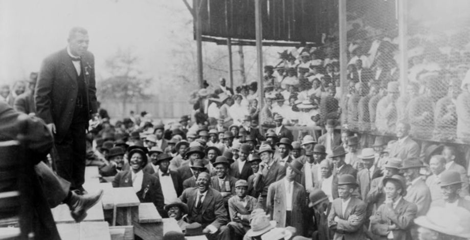 Booker T. Washington spoke to a large crowd in Lakeland. Library of Congress.