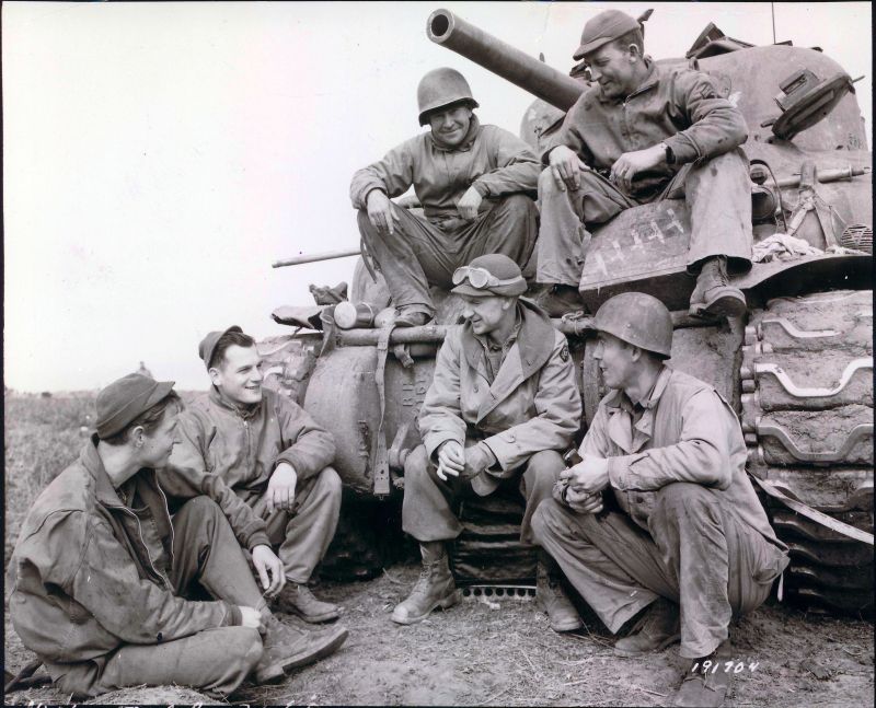 Ernie Pyle at Anzio with the 191st Tank Battalion. US Army.