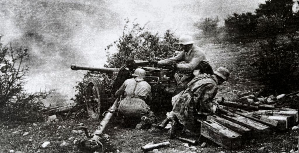 German artillery firing-Bundesarchiv Bildarchiv Koblenz