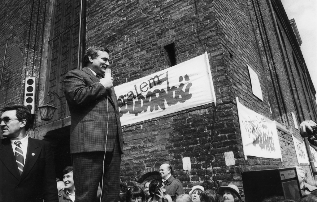 Lech Walesa speaks at a Solidarity rally in Gdanśk, Poland in May, 1989. Photo courtesy of Wikimedia Commons