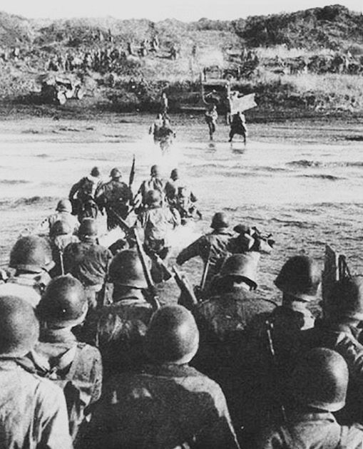 Allied soldiers land at Anzio.