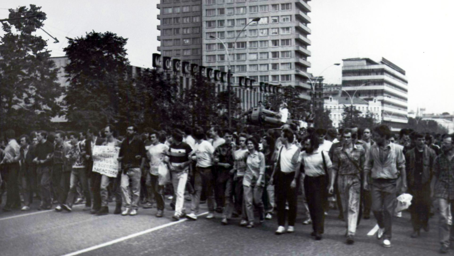 Tens of thousands of protesters marched to protest the coup in August, 1991.