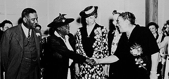 Mary McLeod Bethune and Eleanor Roosevelt at the opening of Midway Hall, May 1943. ( National Archives and Records Administration, College Park. Still Picture Records Section, Special Media Archives Services Division / The National Archives )