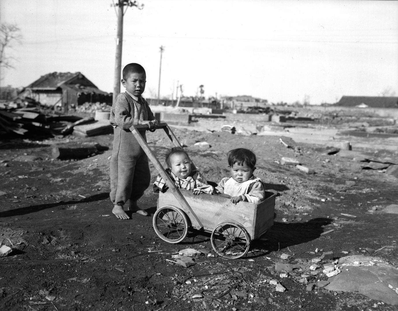children with wagon