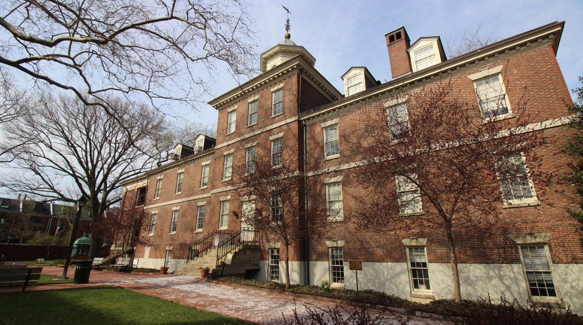 Pennsylvania Hospital is the oldest public hospital in the U.S., founded in 1751 by Benjamin Franklin and Dr. Thomas Bond. A National Historic Landmark, the much expanded institution is now part of the University of Pennsylvania Health System. Photo Edwin S. Grosvenor.