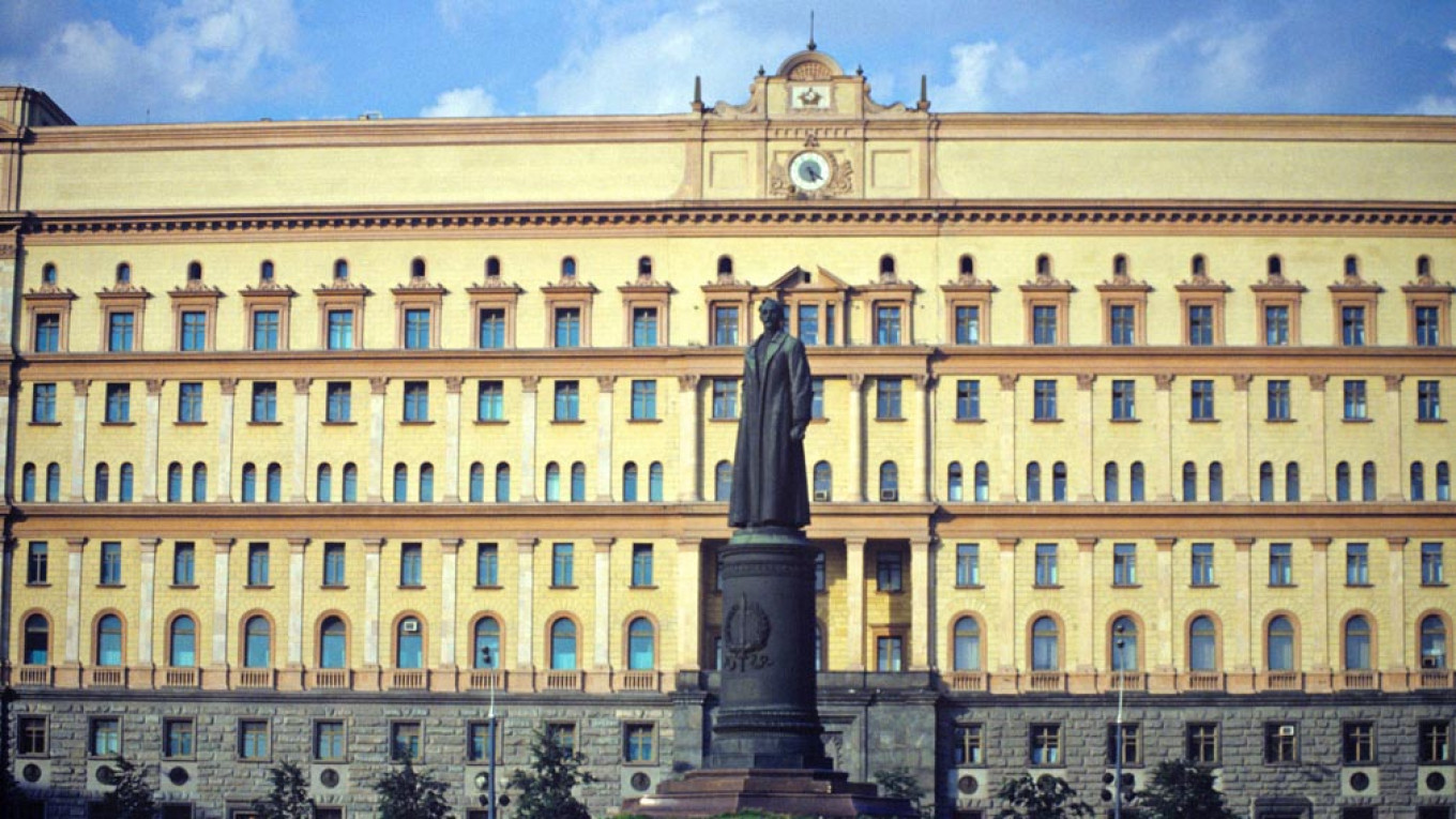 In 1991, a pro-democracy crowd toppled the statue of Felix Dzherzinsky at KGB headquarters on Moscow’s Lubyanka Square. Recently, Tass reported that plans were bring made to restore the statue of the founder of the hated Soviet secret police in a sign that Putin and his KGB cronies were firmly in control. RIA Novosti archive/Wikicommons.