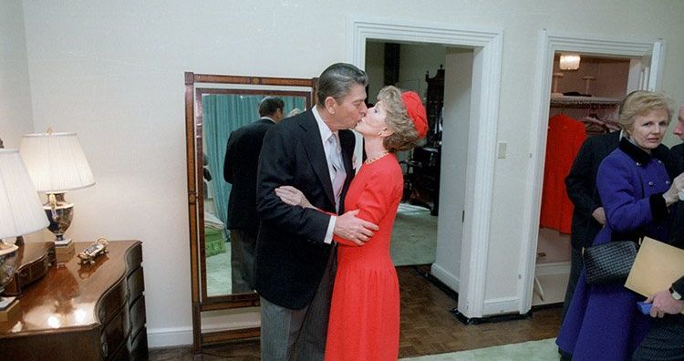 President-elect Ronald Reagan kisses his wife Nancy before leaving Blair House for his swearing in, January 20, 1981. Photo: Ronald Reagan Presidential Library and Museum.