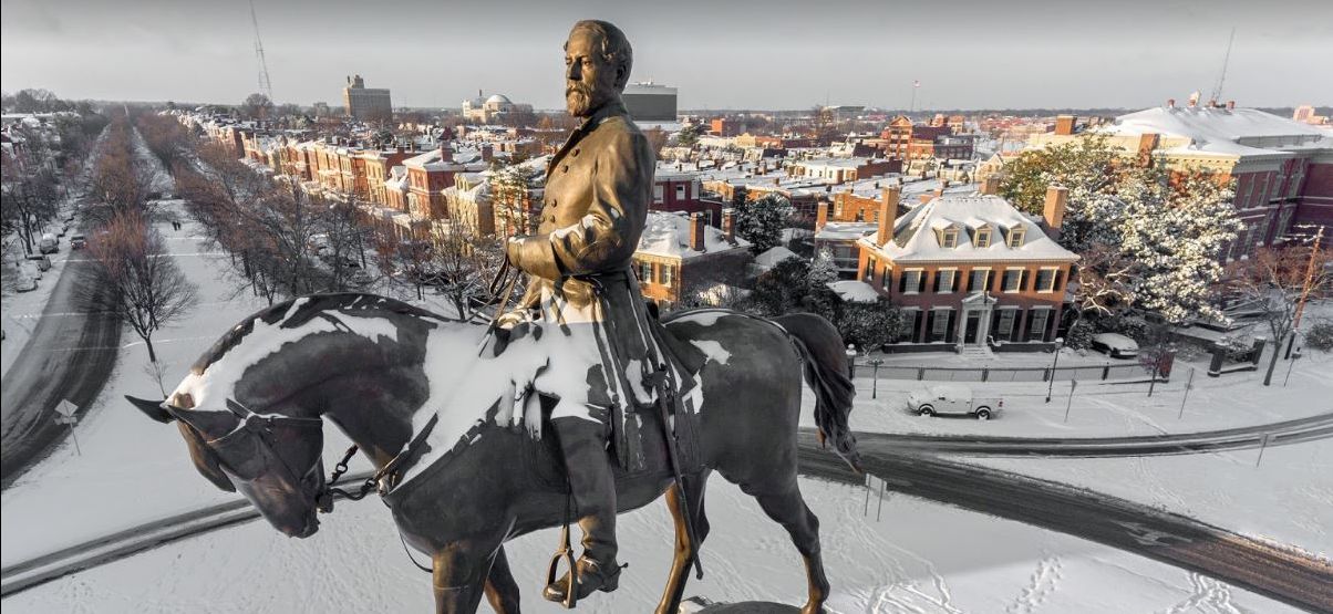 Robert E Lee statue