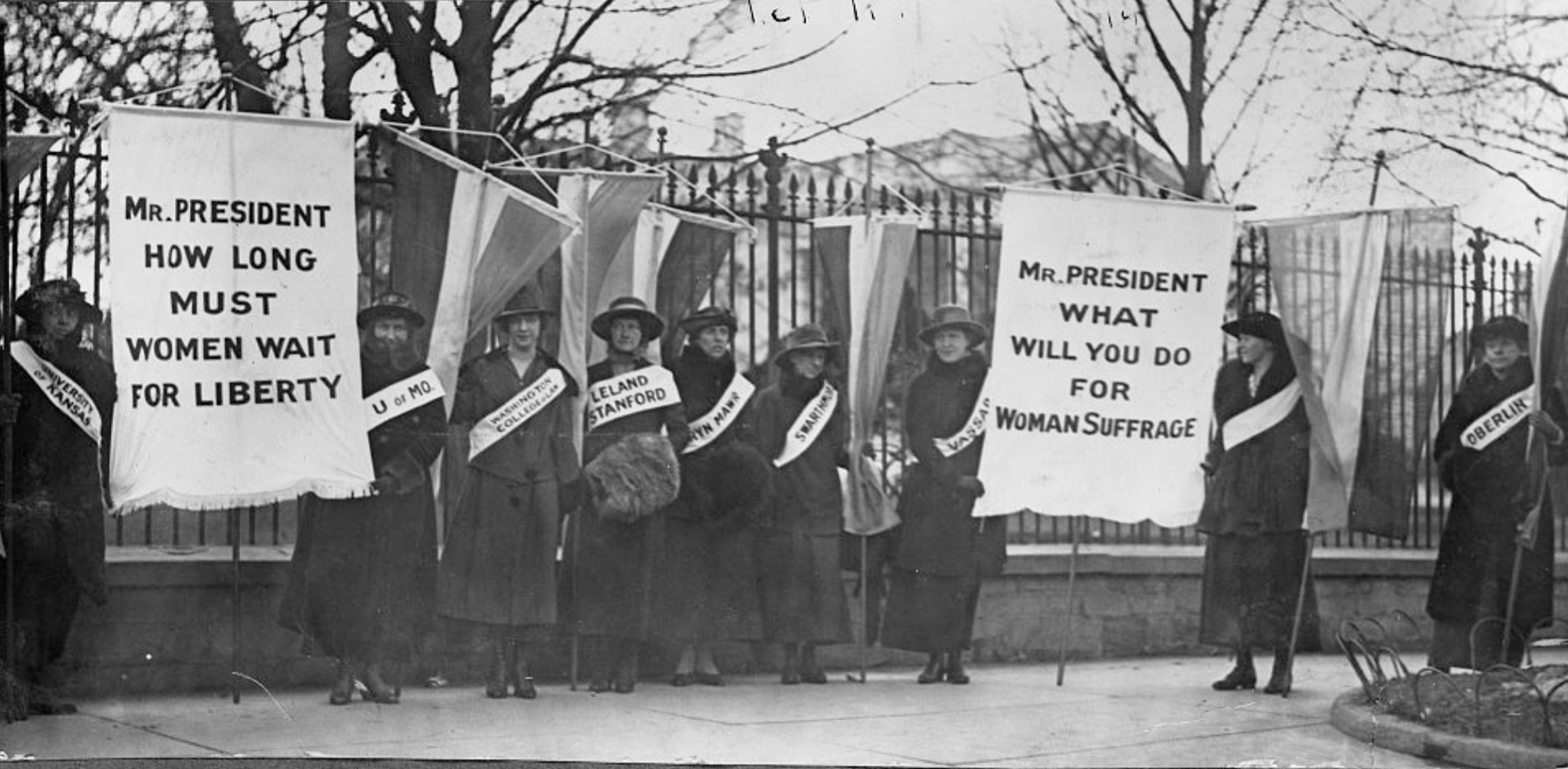 suffragettes picketing