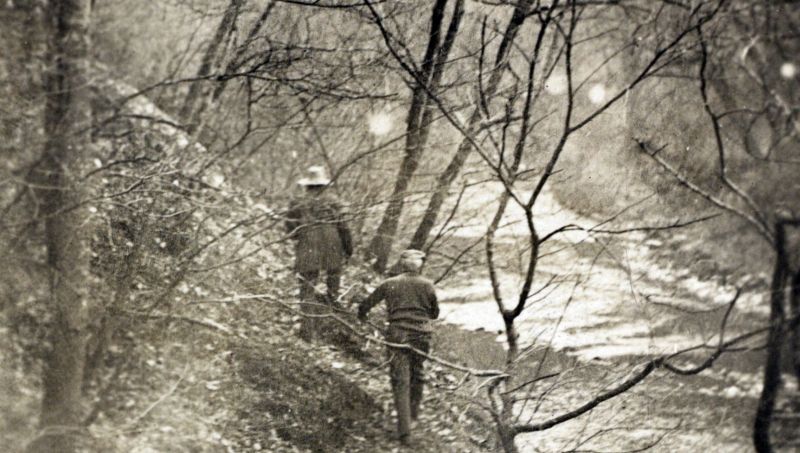 President Roosevelt leads a hiking on a trek, probably in Rock Creek Park, Washington, DC. Library of Congress.