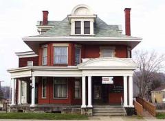 Fostoria Glass Museum At The Anna B. Smith House